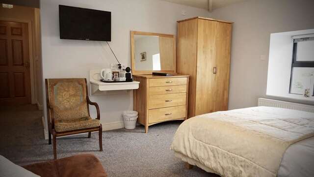 Отели типа «постель и завтрак» Cartron House Ballynakill-26