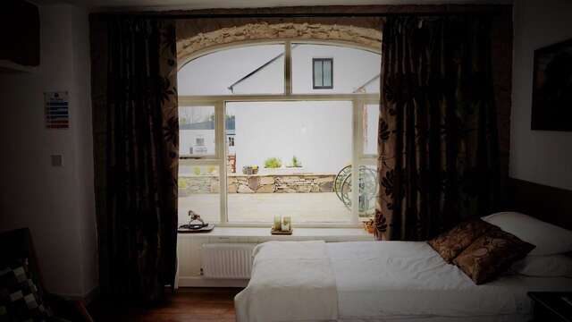 Отели типа «постель и завтрак» Cartron House Ballynakill-40